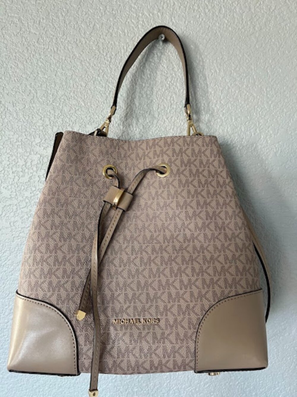 Michael Kors Tan Beige Mercer MK Monogram Logo Bucket Bag Crossbody Purse